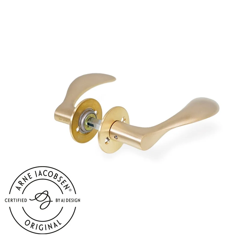 Arne Jacobsen – AJ97 dörrhandtag i borstad mässing 97 mm liten modell c/c 30 mm.
