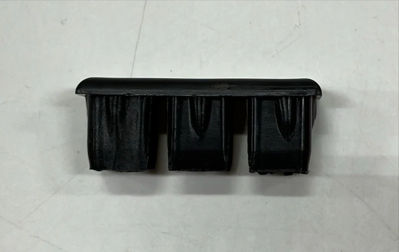 PLAST CAPS FRONT F/ 623304