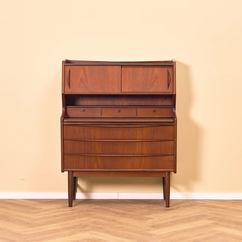 Danskt sekretärskåp i teak
