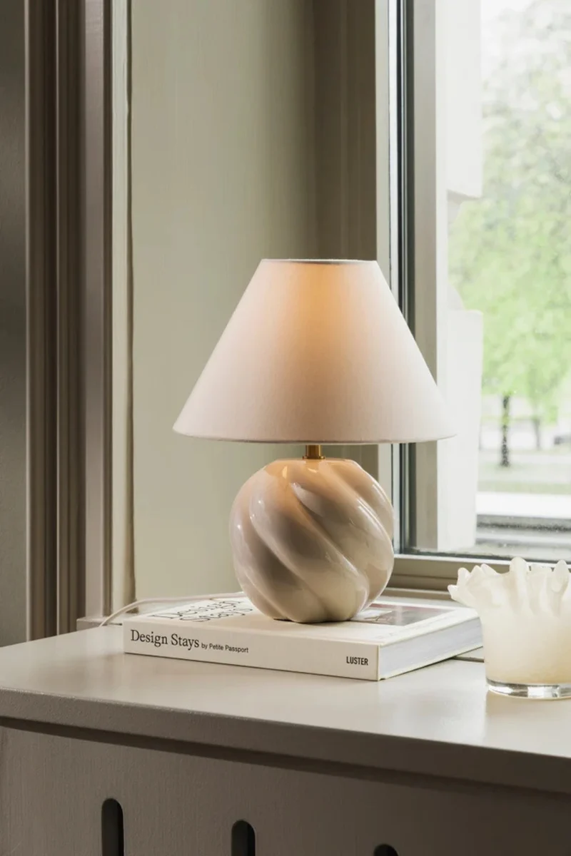 Bordslampa Dahlia Beige