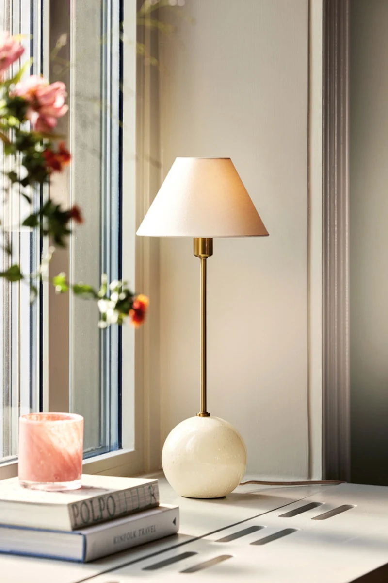 Iris Bordslampa Beige 20cm