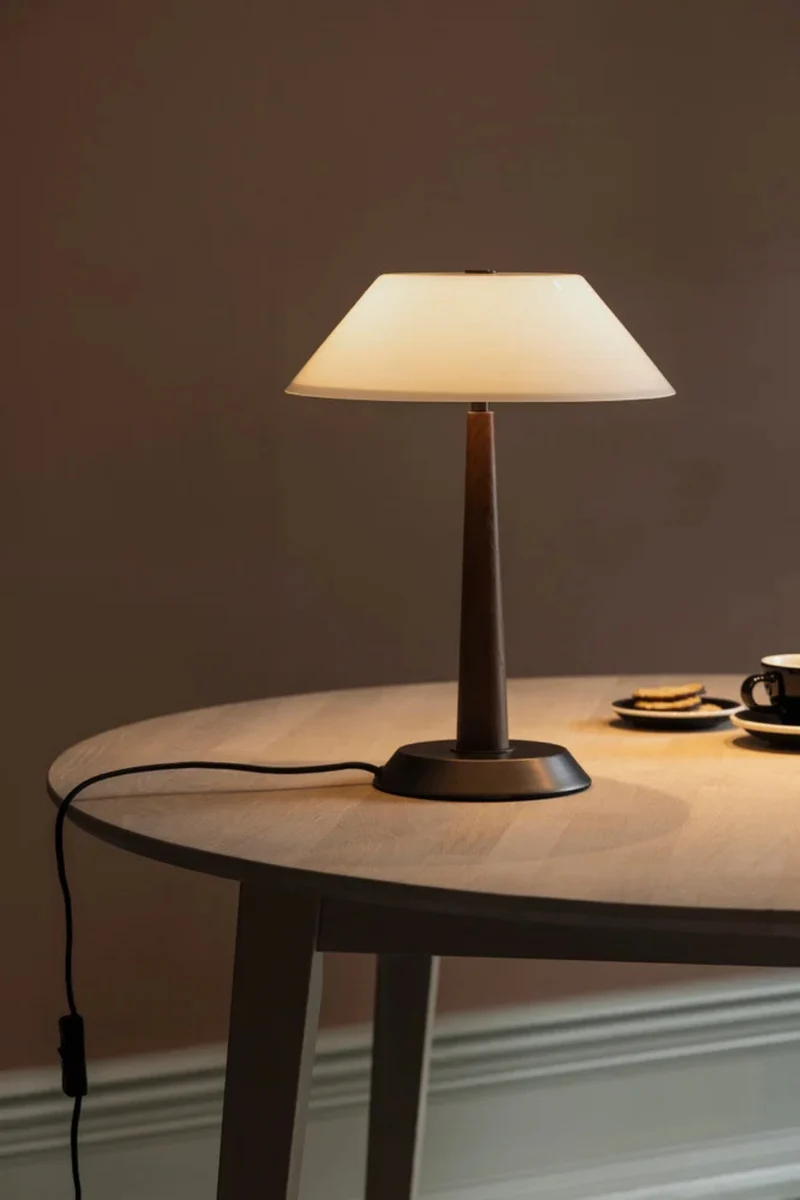 Bordslampa Ligna 29 Brunbetsad ek/bronze