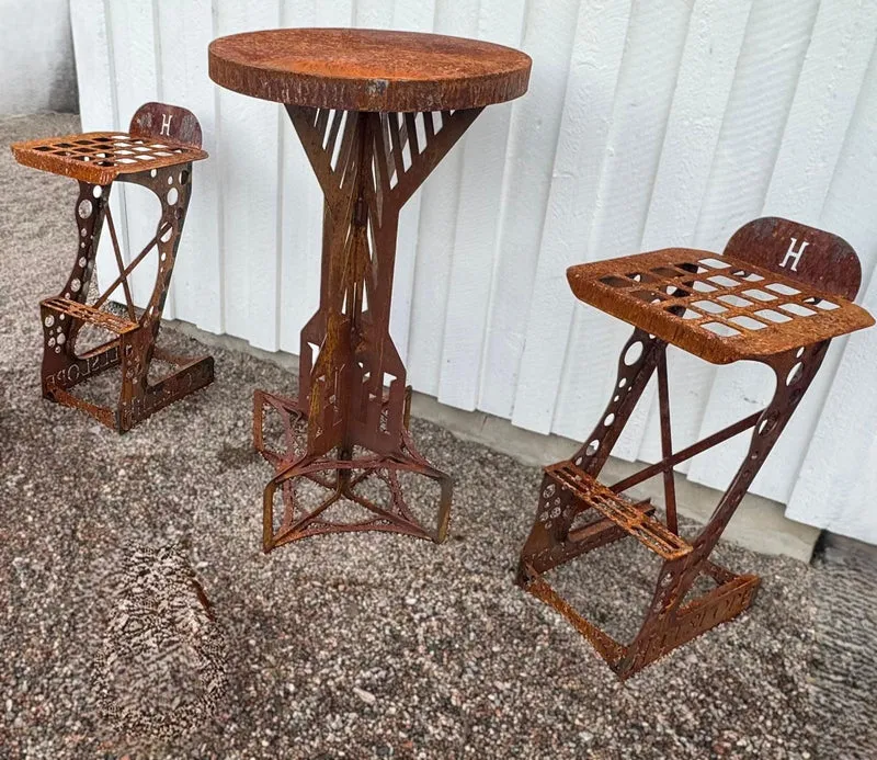 Barset i corten – 2 barstolar & 1 barbord